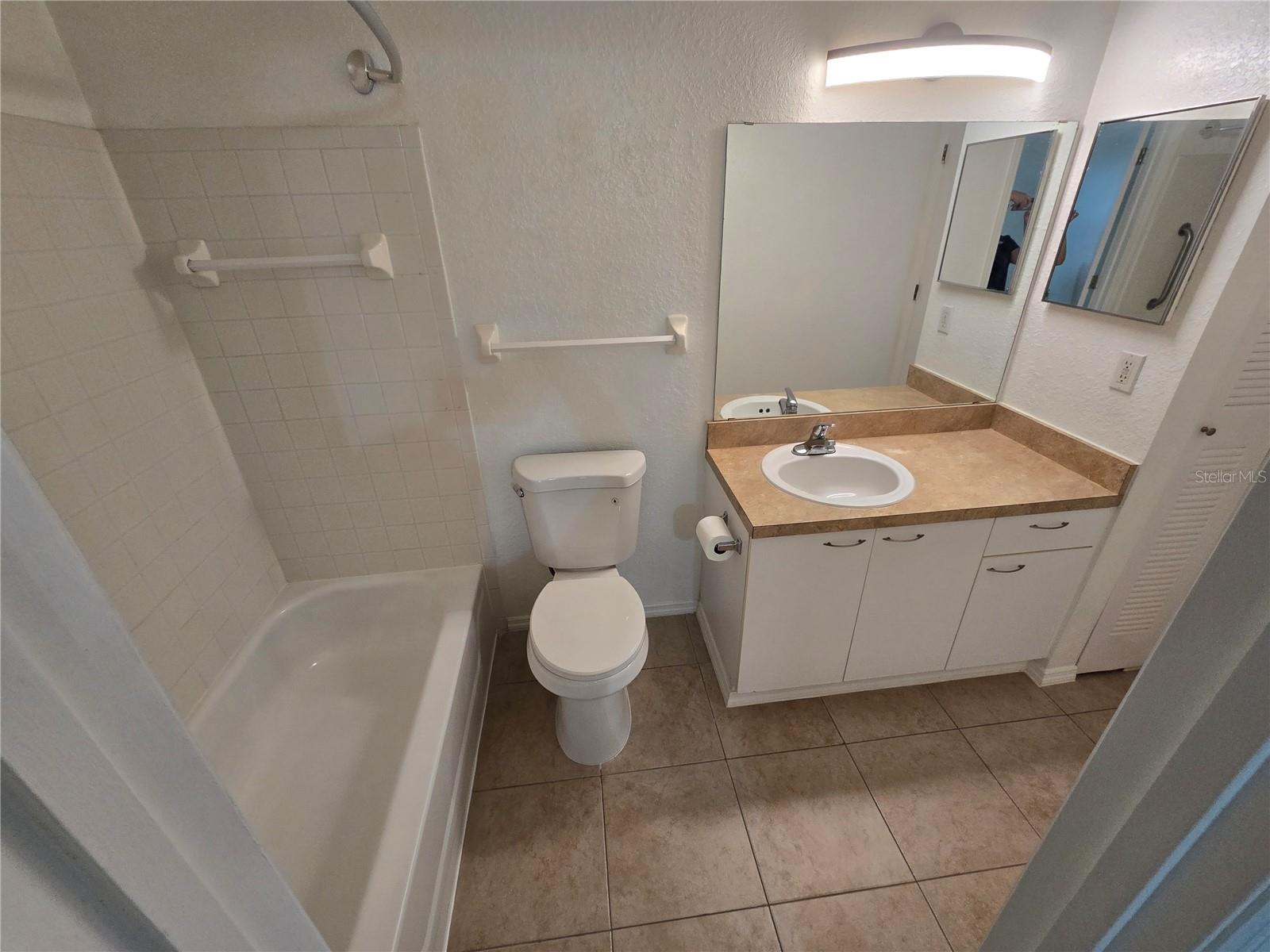 Image 15 of 23 For 1604 Columbia Arms Circle 216