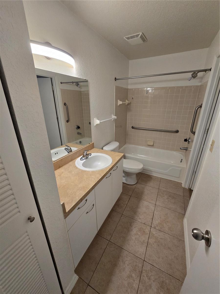 Image 19 of 23 For 1604 Columbia Arms Circle 216