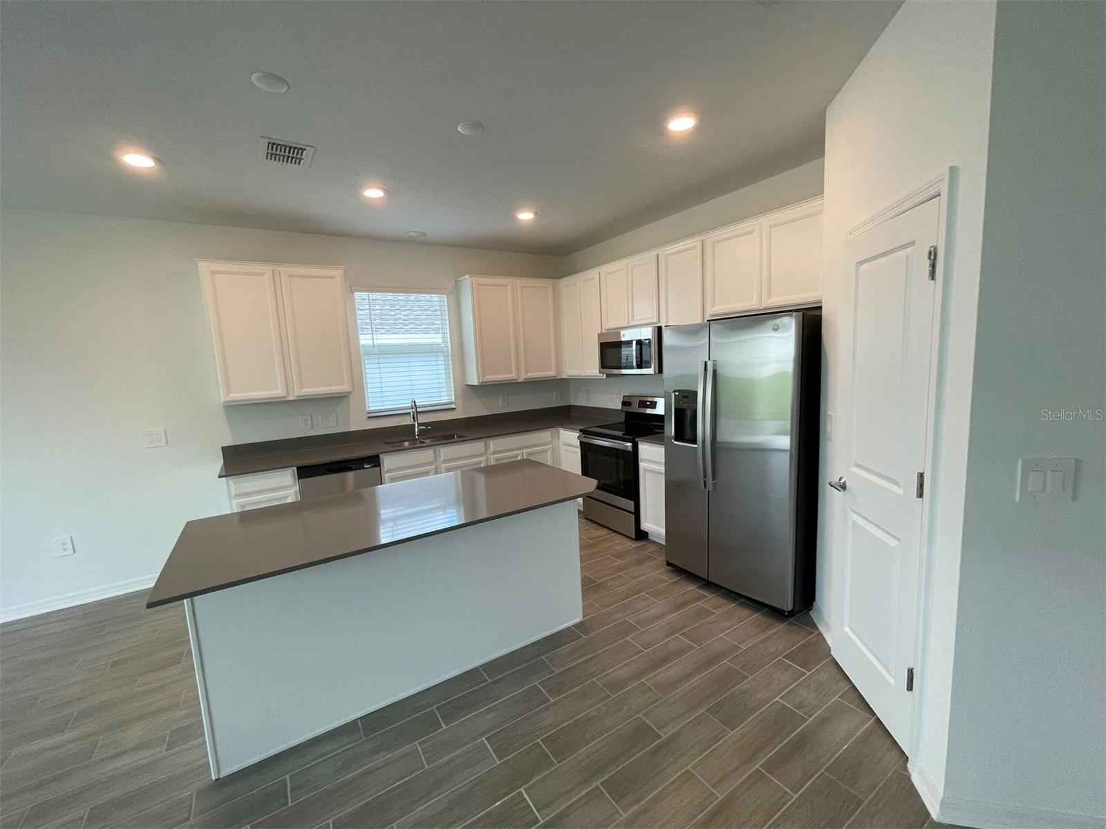 Image 12 of 27 For 660 Tanaro Lane