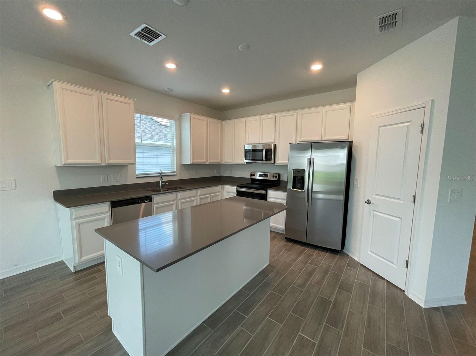 Image 16 of 27 For 660 Tanaro Lane
