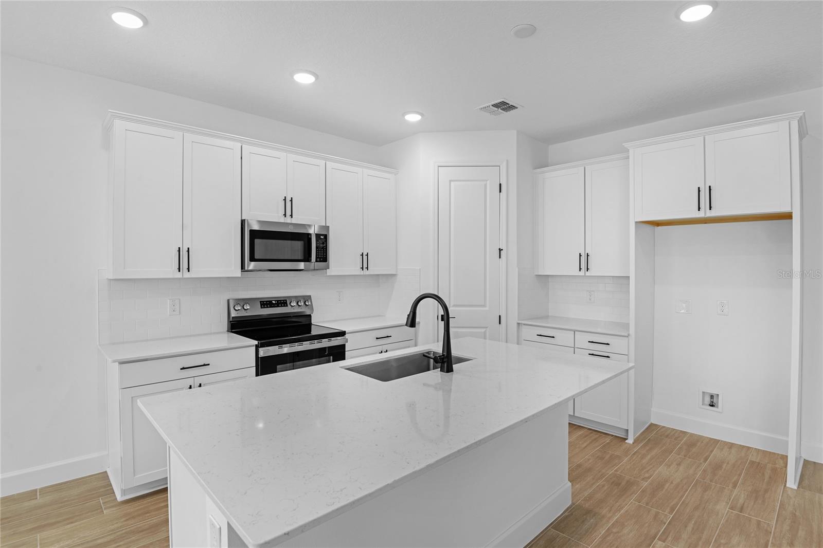 Image 4 of 16 For 139 Waterstone Loop