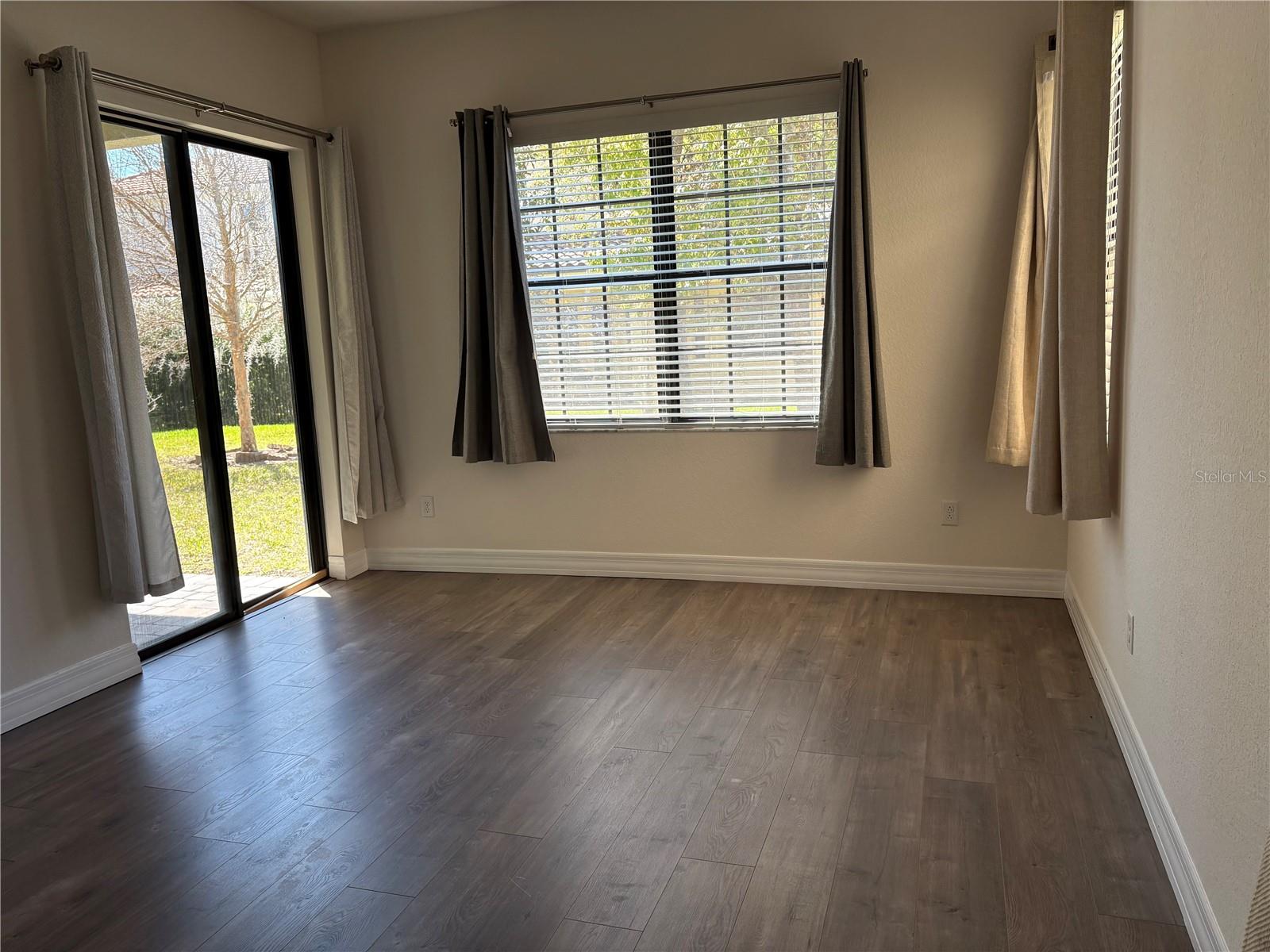 Image 5 of 16 For 10490 Henbury Street