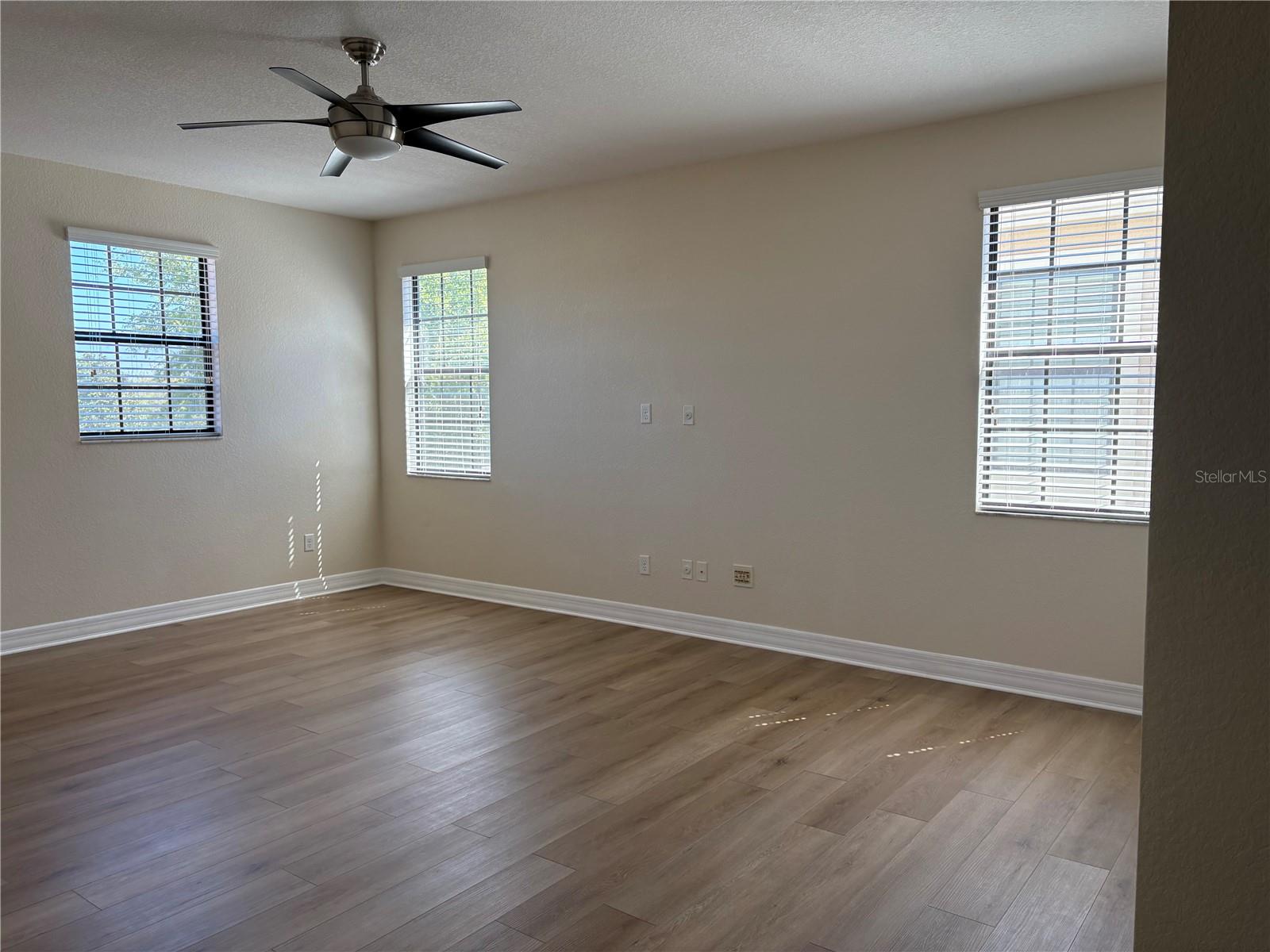 Image 7 of 16 For 10490 Henbury Street