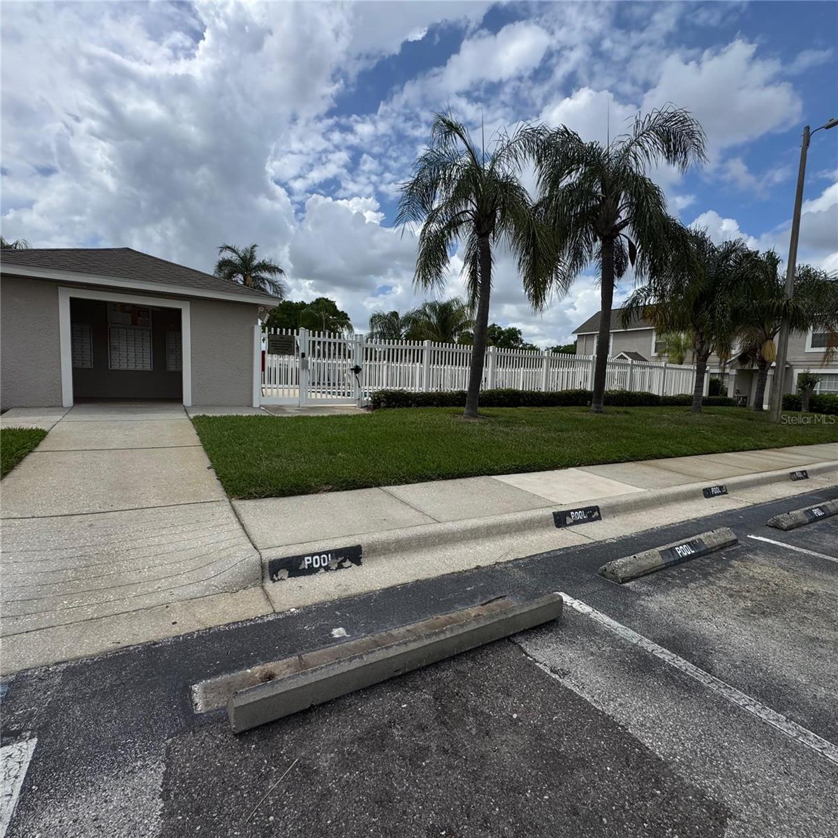 Image 21 of 23 For 306 Kensington Lake Circle