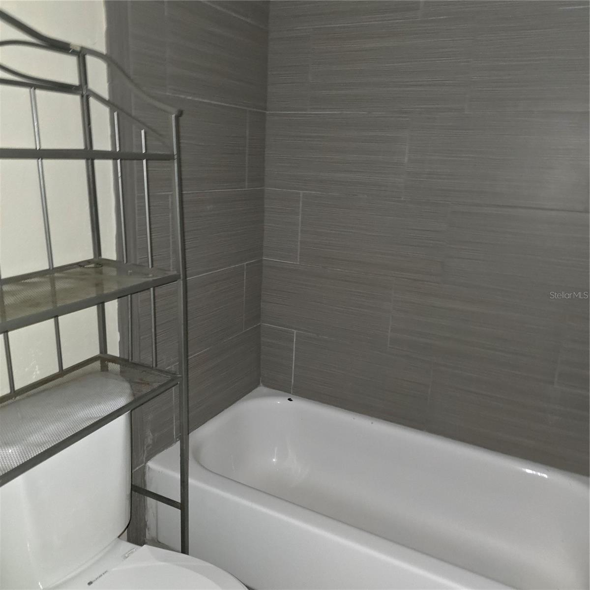 Image 14 of 17 For 922 Lake Destiny Road F