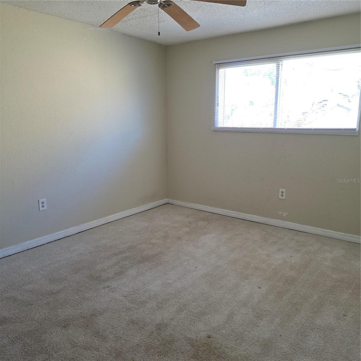 Image 6 of 17 For 922 Lake Destiny Road F