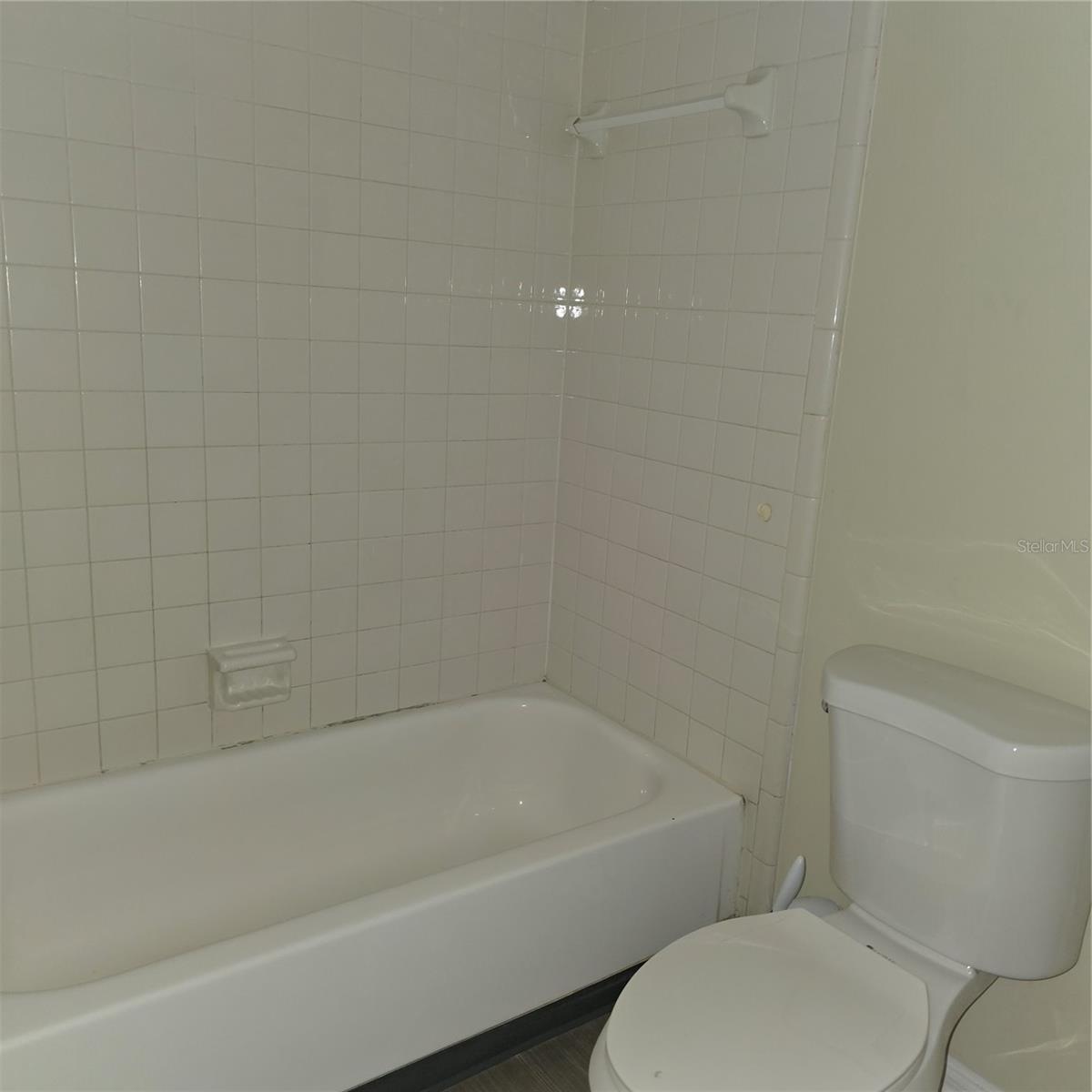 Image 7 of 17 For 922 Lake Destiny Road F