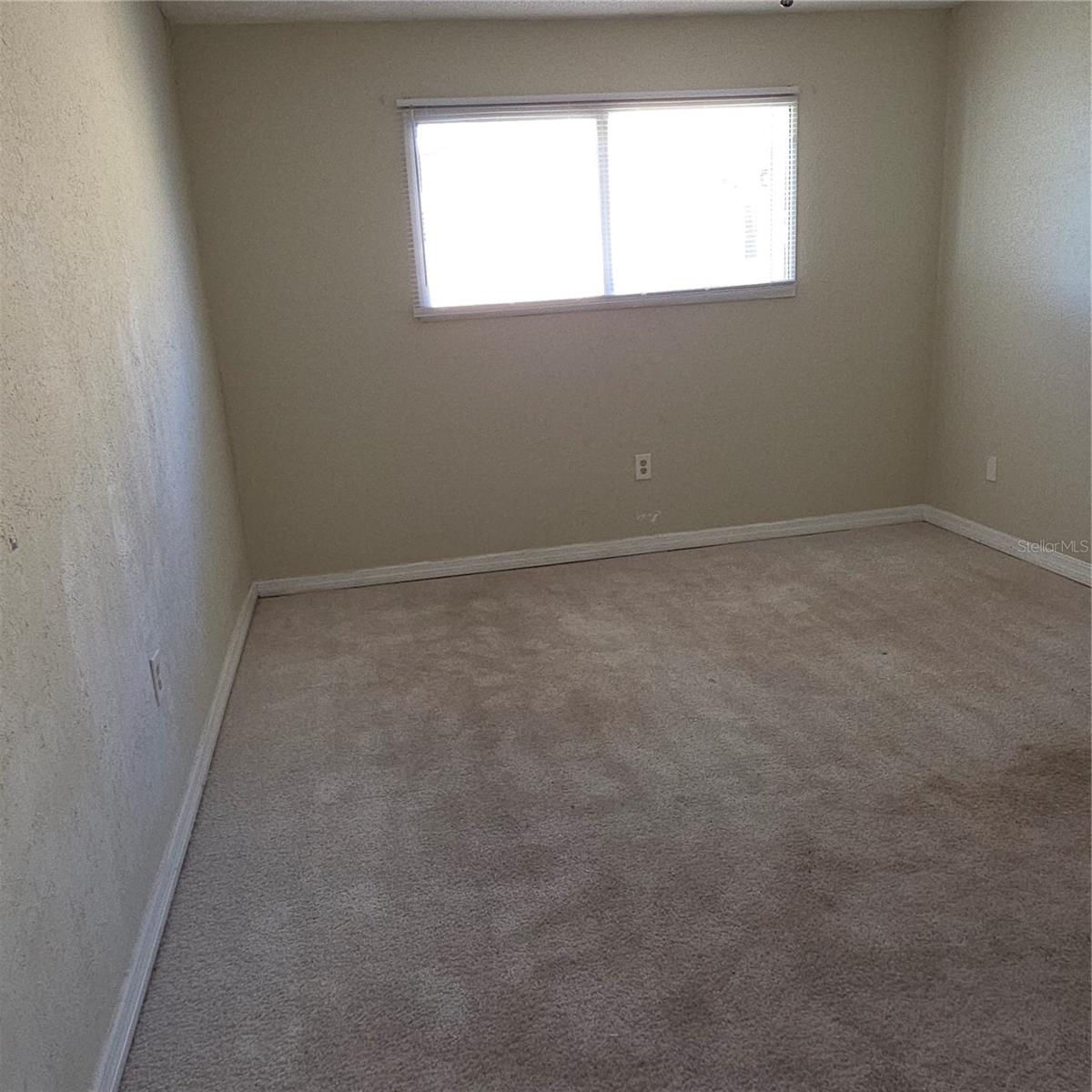 Image 9 of 17 For 922 Lake Destiny Road F