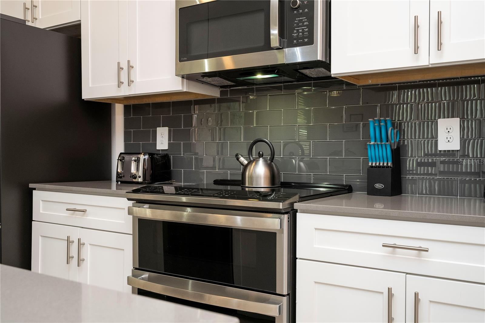 Image 11 of 61 For 4399 Scene Lane