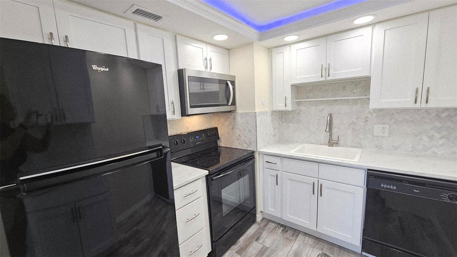 Image 10 of 20 For 78 Boundary Boulevard 179