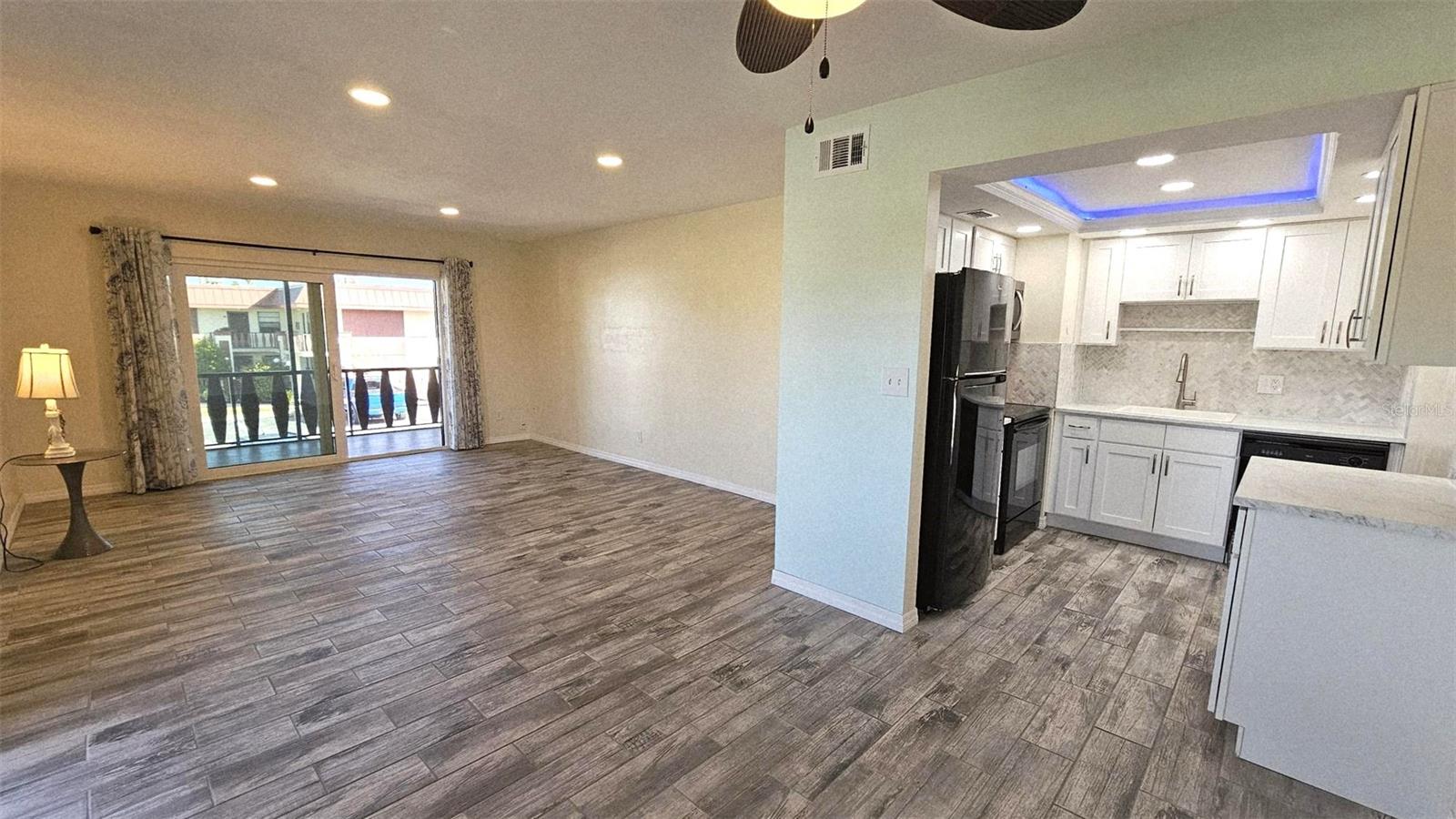 Image 11 of 20 For 78 Boundary Boulevard 179