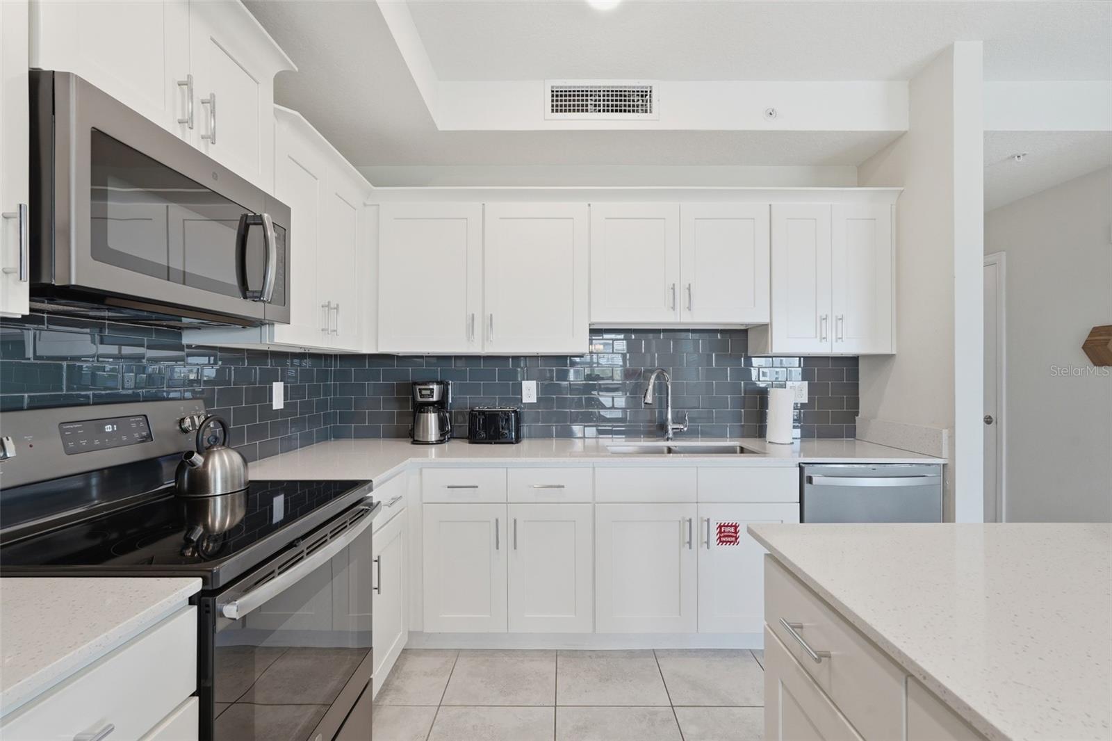 Image 18 of 34 For 3120 Paradox Circle 302