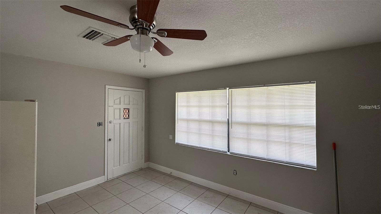 Image 3 of 8 For 210 Lone Oak Drive 1