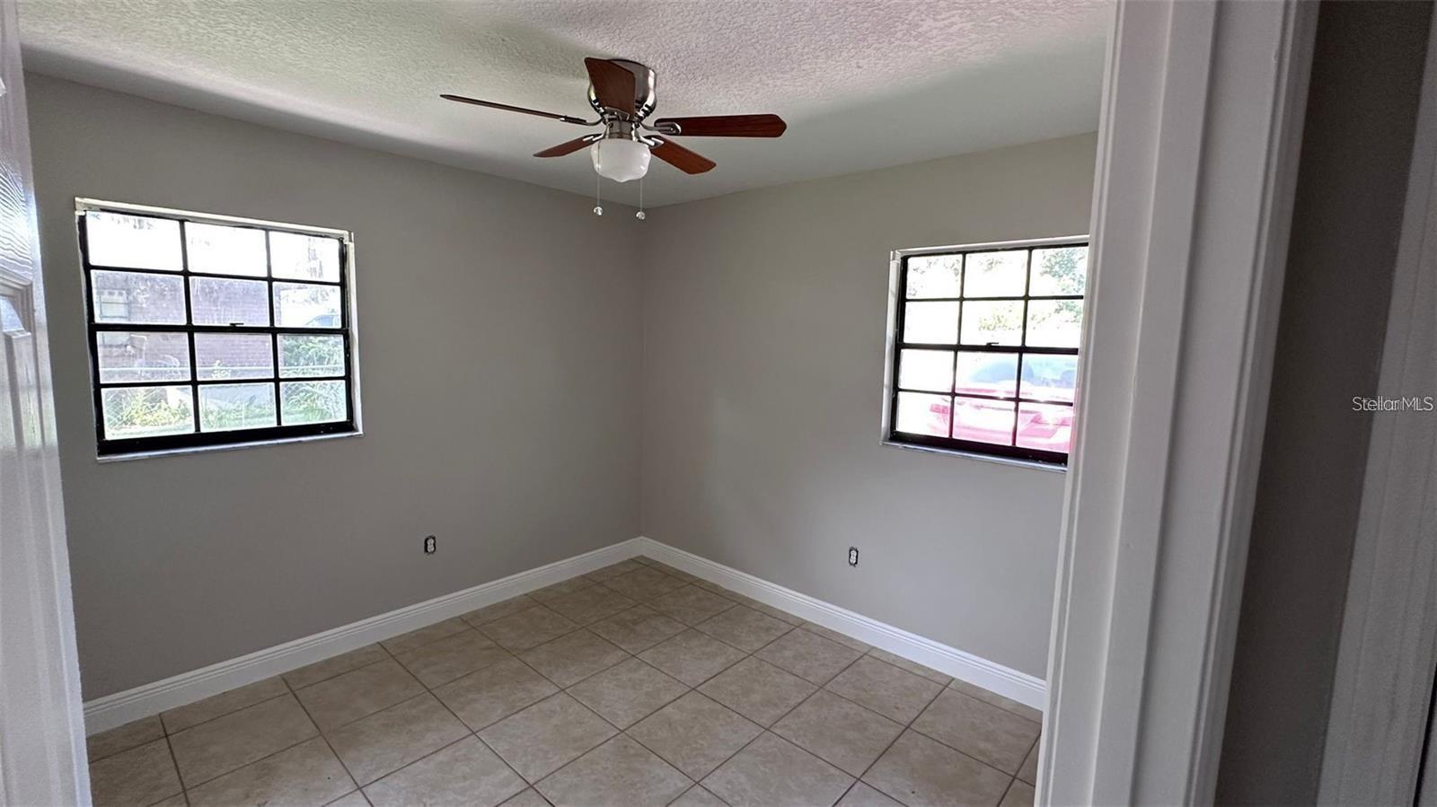 Image 4 of 8 For 210 Lone Oak Drive 1