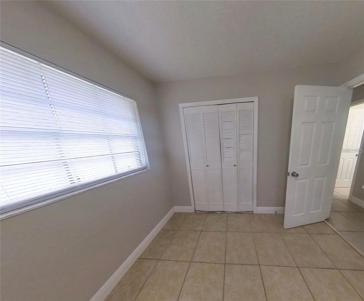 Image 7 of 8 For 210 Lone Oak Drive 1