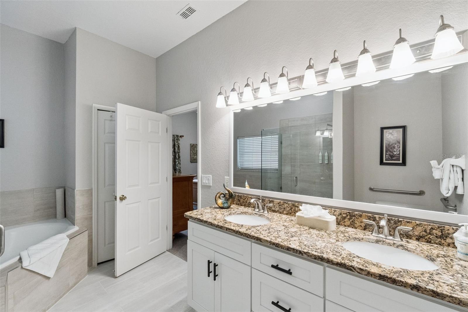 Image 16 of 50 For 106 Lucaya Loop