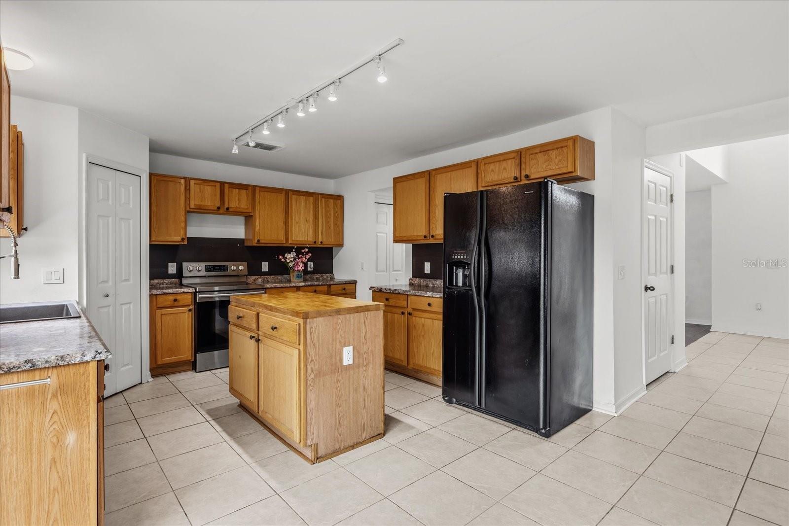 Image 14 of 46 For 1780 Howland Boulevard