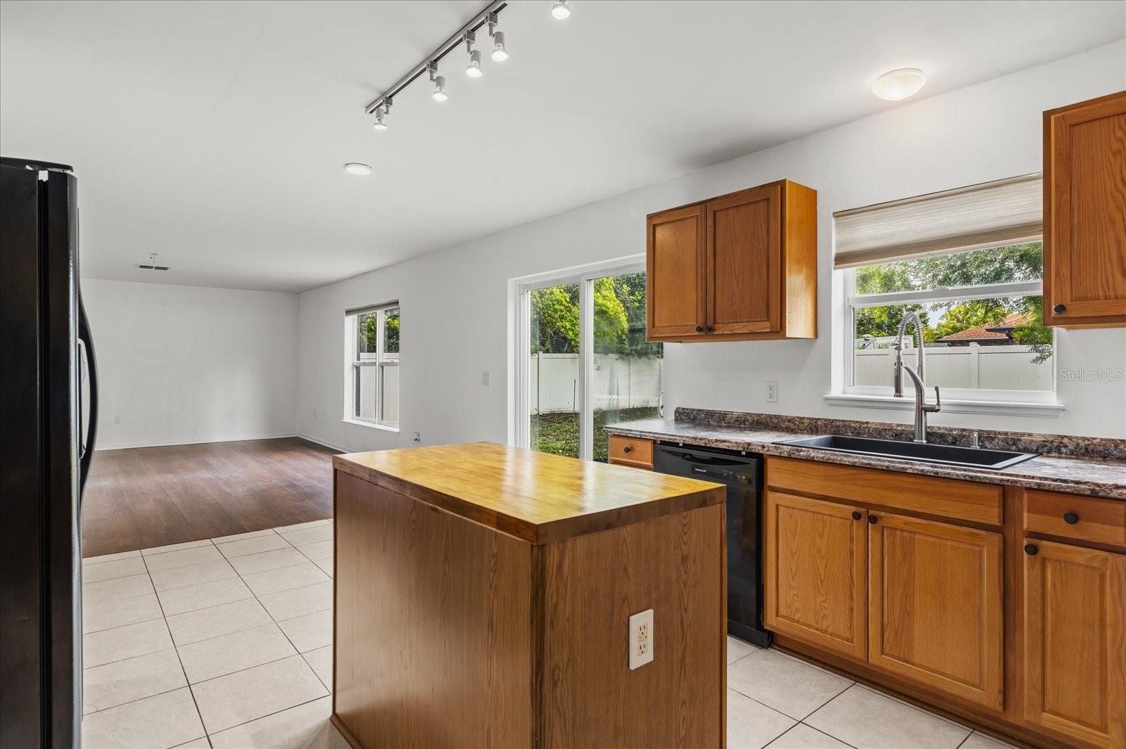 Image 16 of 46 For 1780 Howland Boulevard