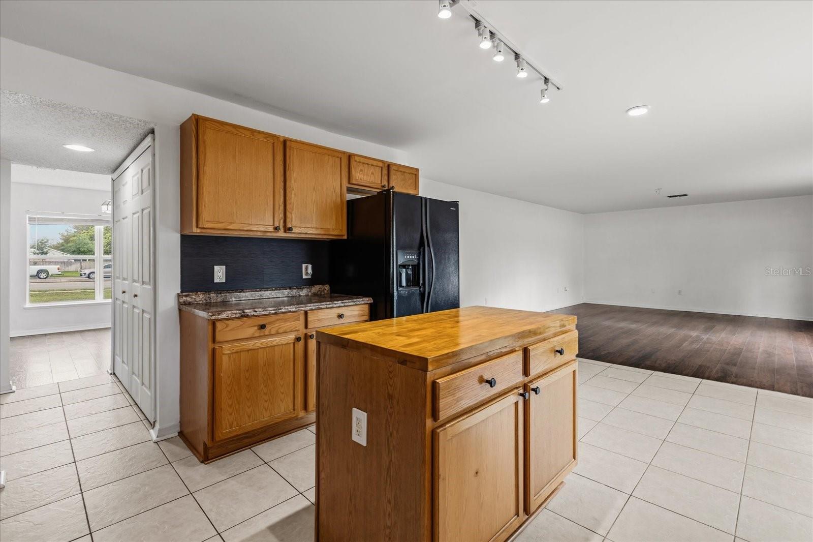 Image 17 of 46 For 1780 Howland Boulevard