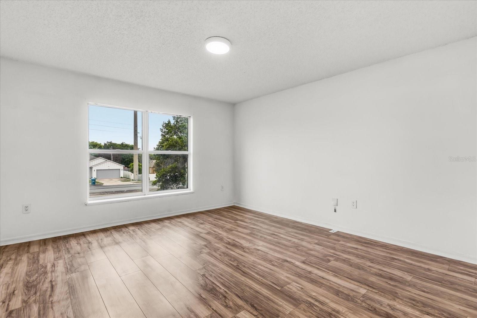 Image 19 of 46 For 1780 Howland Boulevard