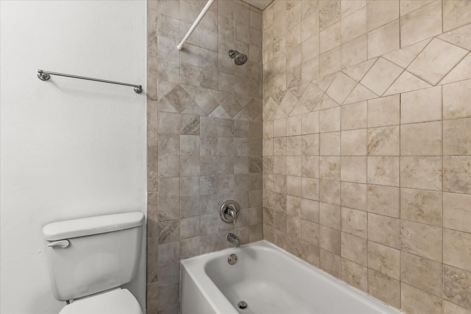 Image 26 of 46 For 1780 Howland Boulevard