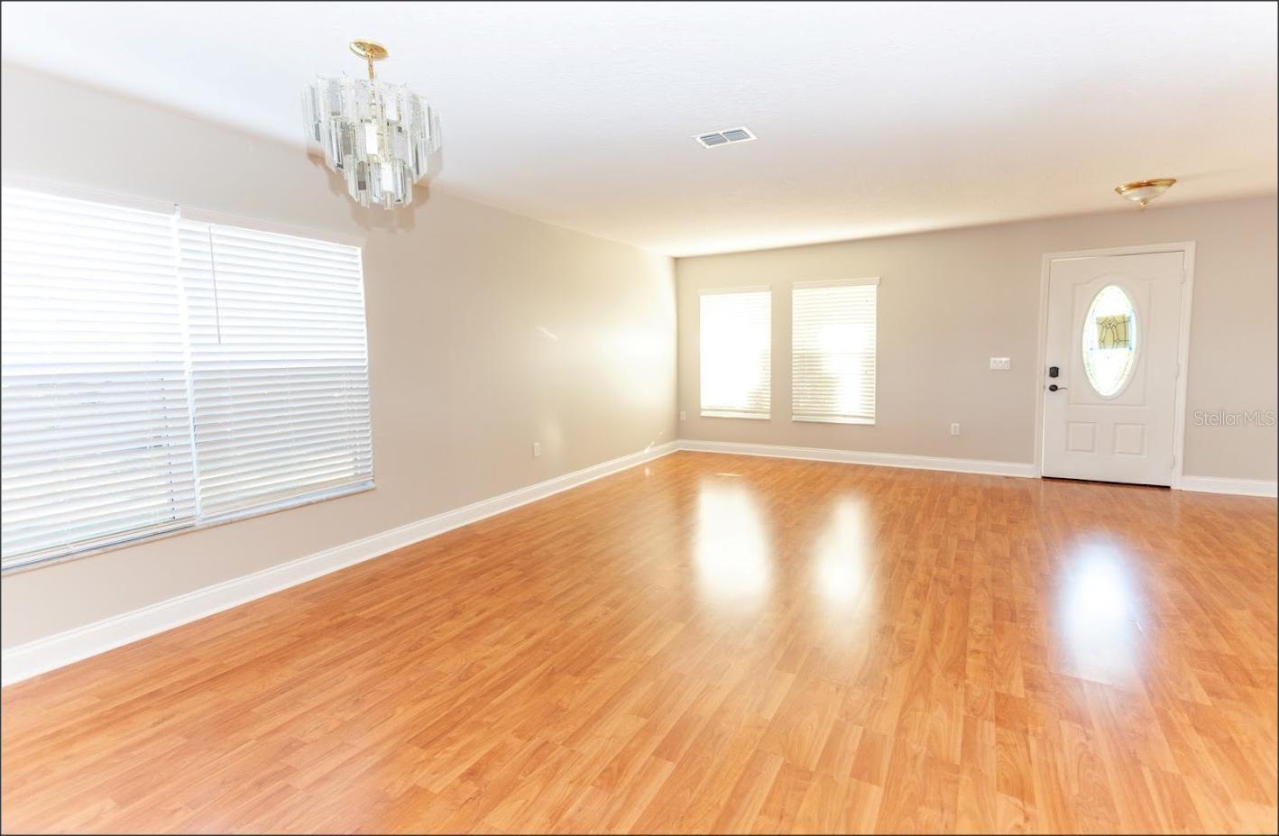 Image 10 of 25 For 12827 Oulton Circle