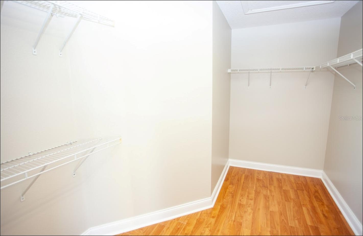 Image 19 of 25 For 12827 Oulton Circle