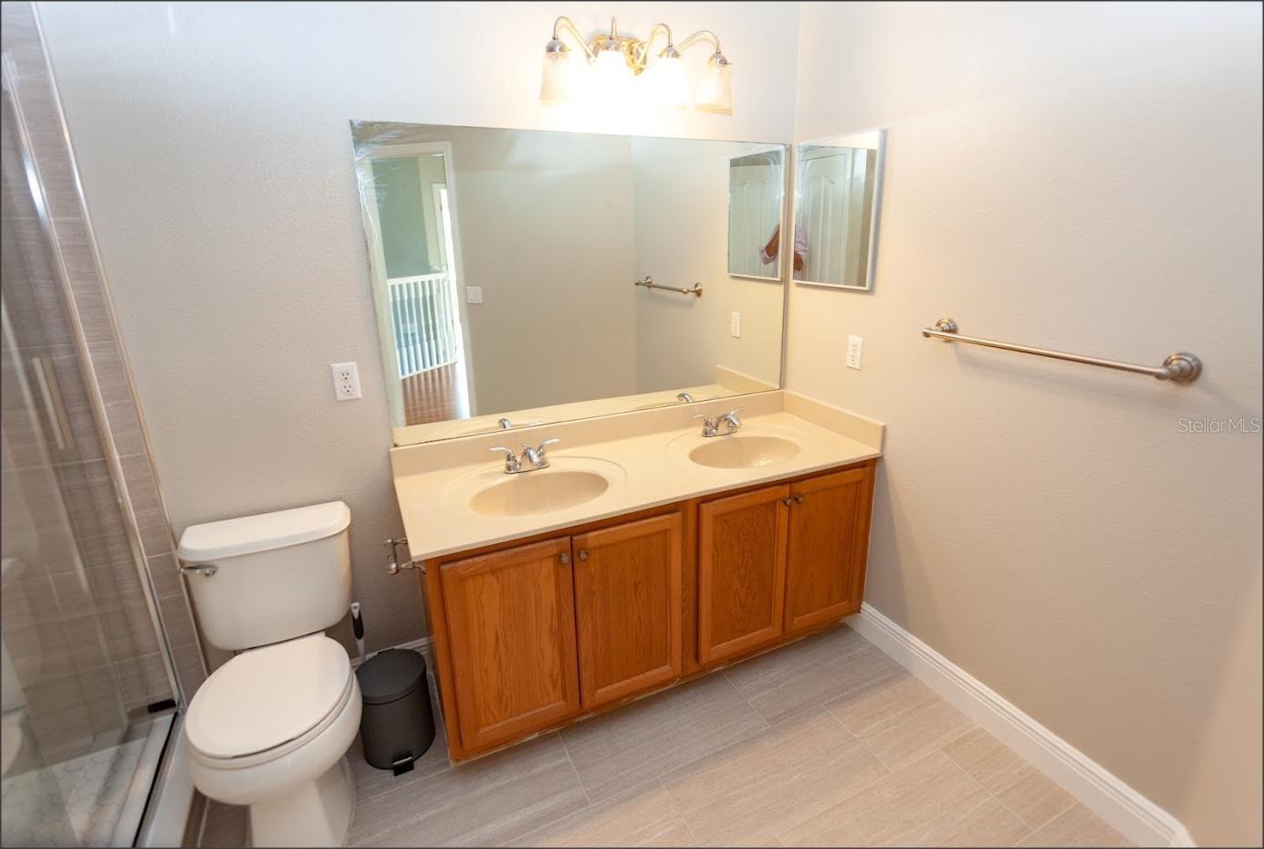 Image 20 of 25 For 12827 Oulton Circle