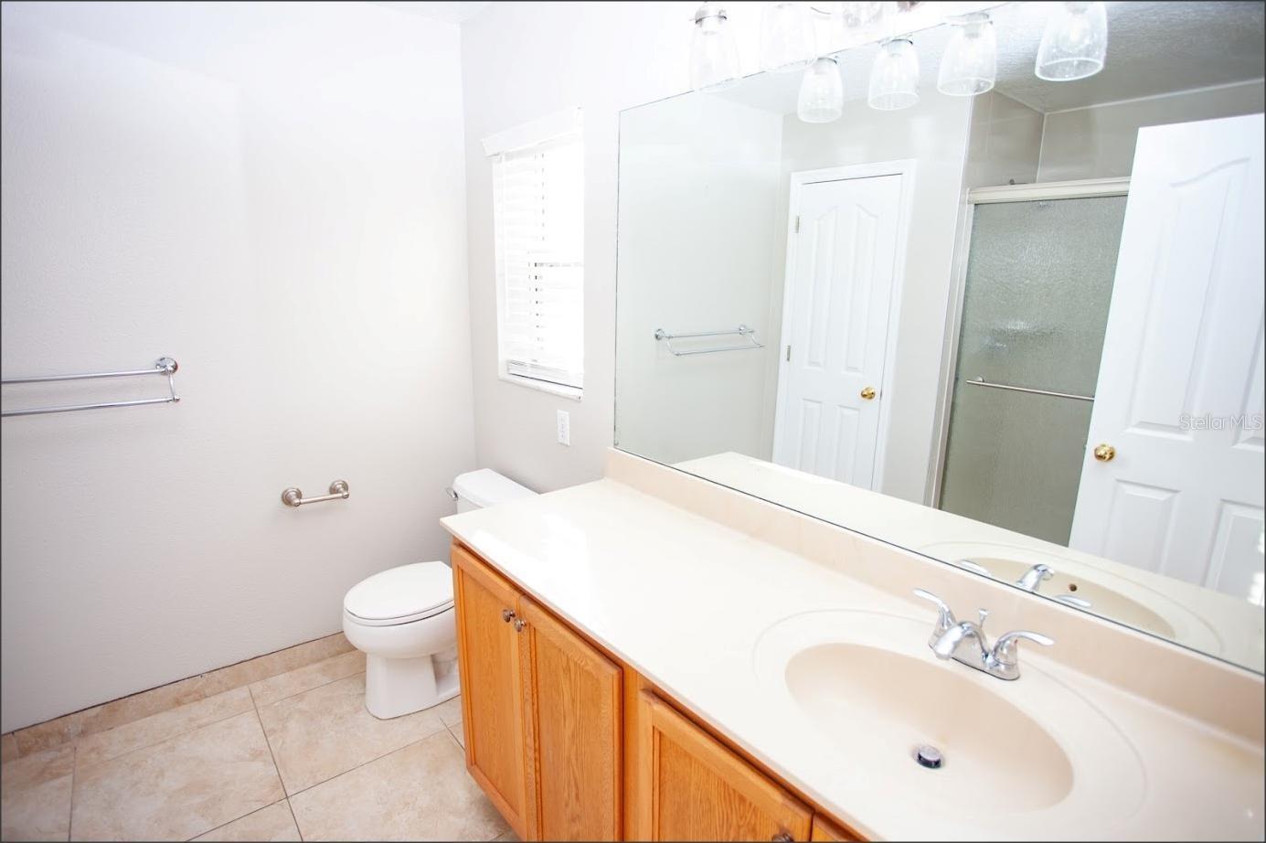 Image 22 of 25 For 12827 Oulton Circle