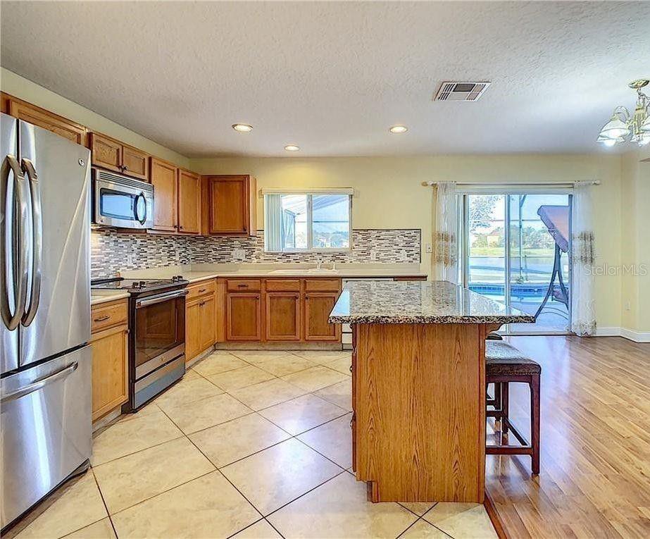 Image 7 of 25 For 12827 Oulton Circle