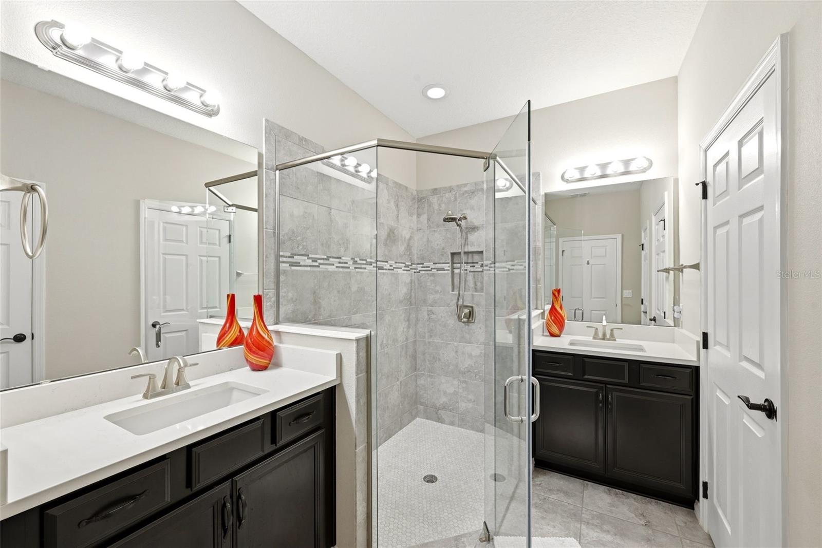 Image 33 of 58 For 2385 Dammar Street