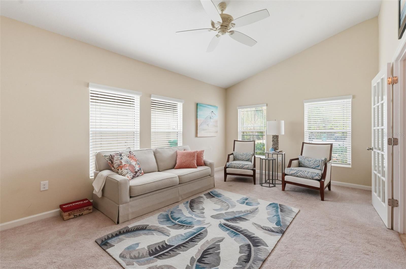 Listing photo id 9 for 5541 Extravagant Court