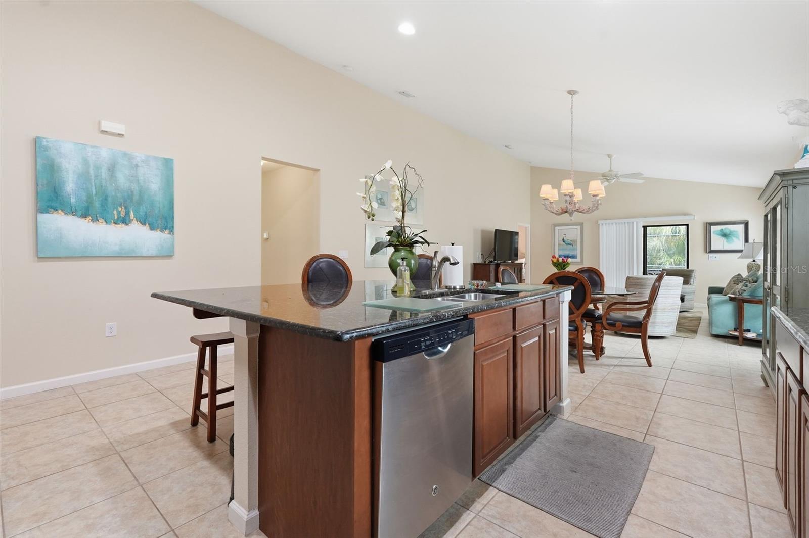 Listing photo id 17 for 5541 Extravagant Court