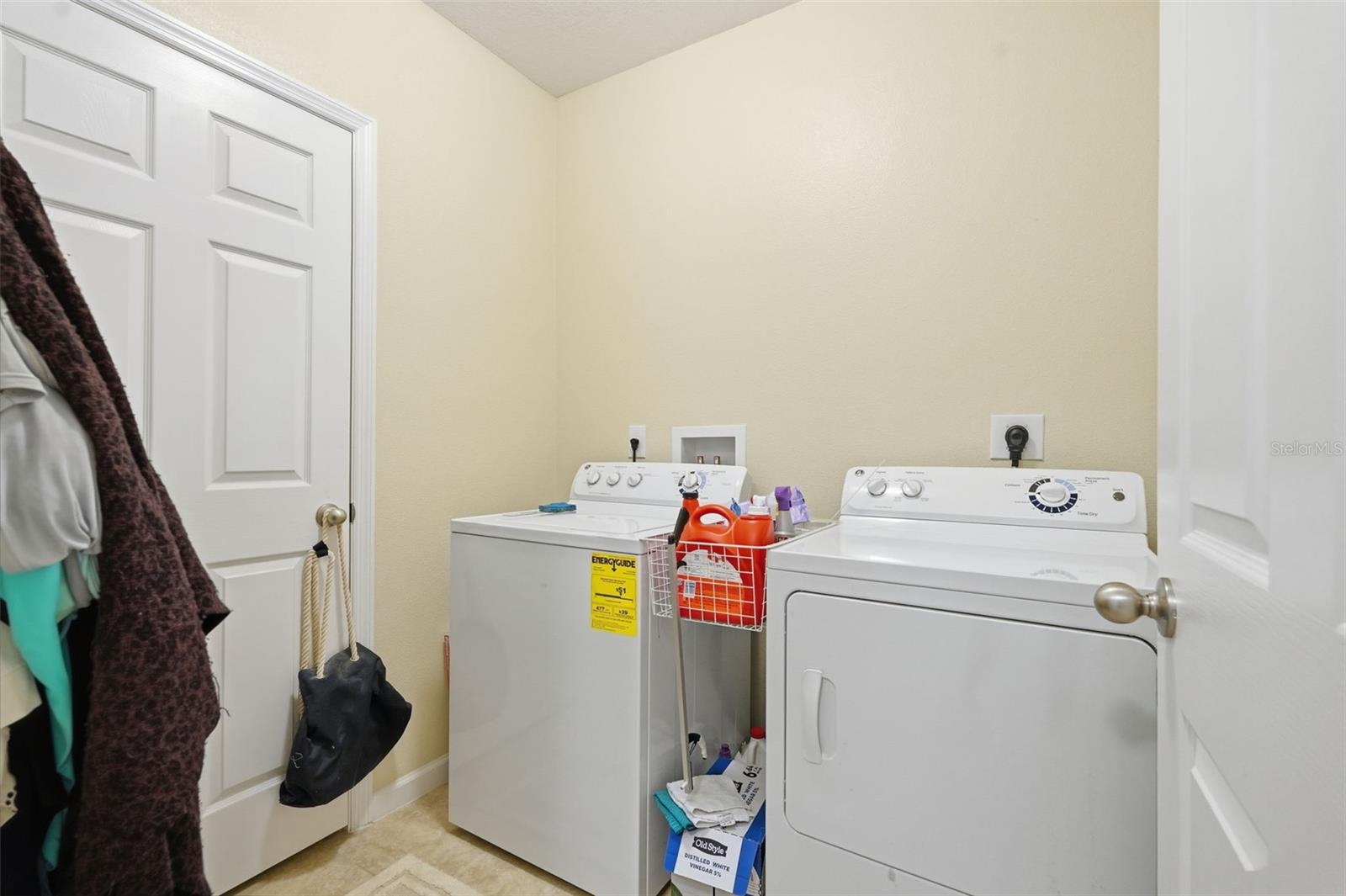 Listing photo id 32 for 5541 Extravagant Court