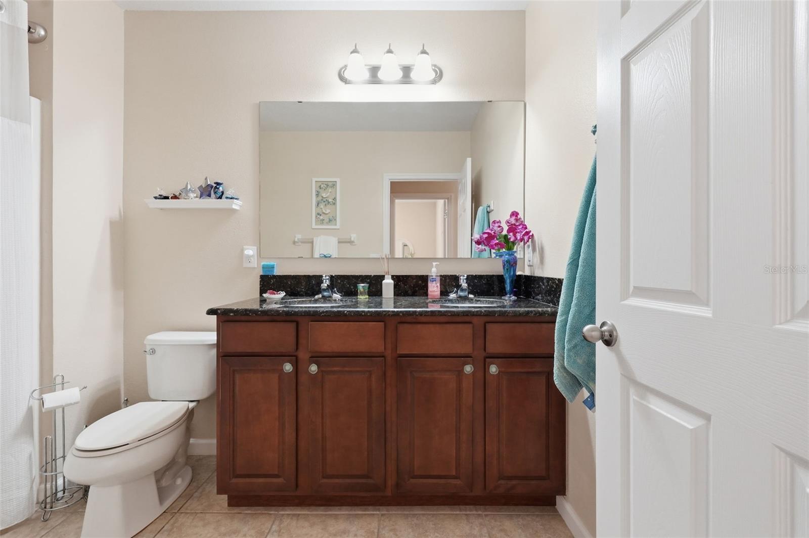 Listing photo id 36 for 5541 Extravagant Court