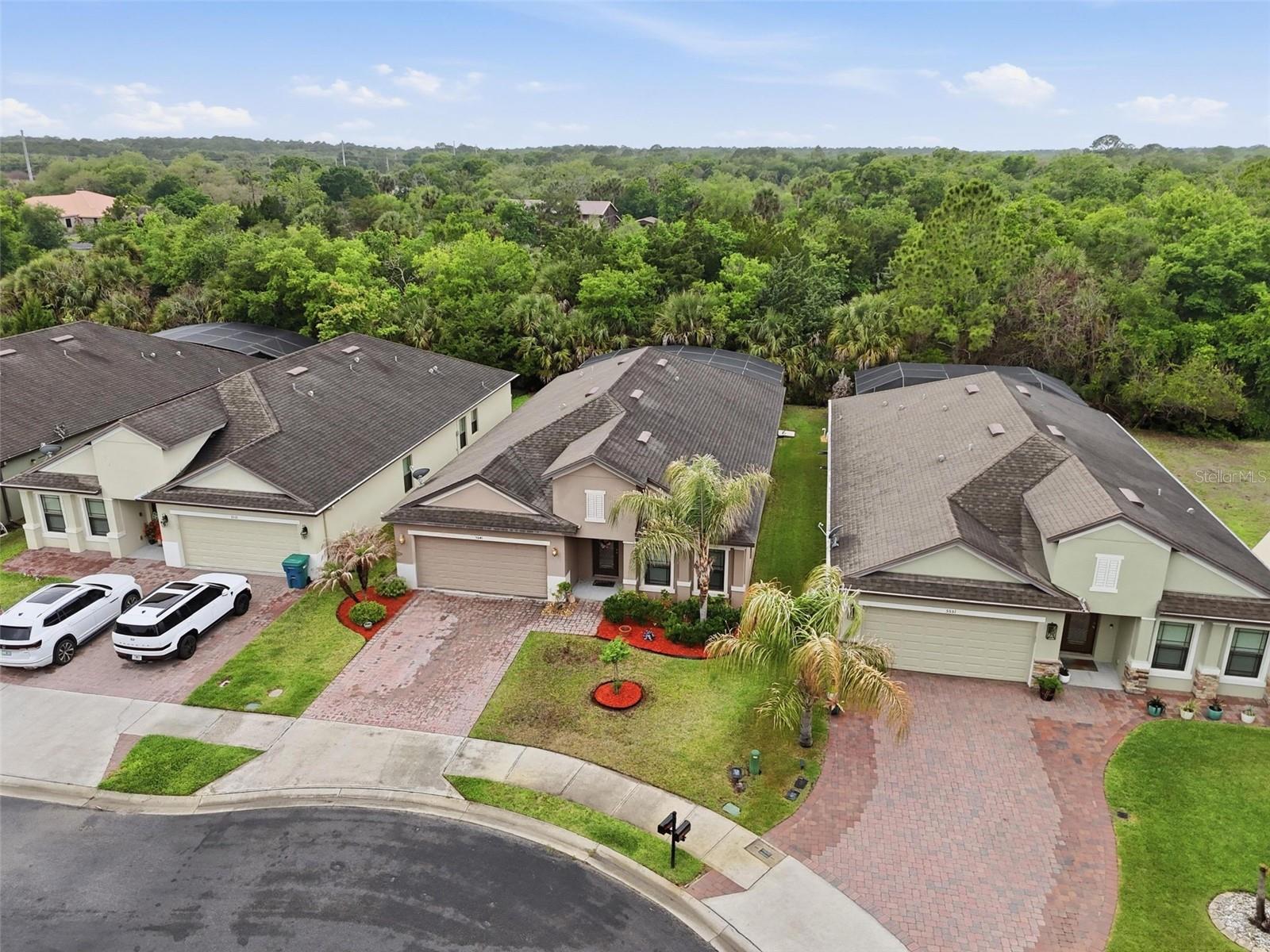 Listing photo id 2 for 5541 Extravagant Court