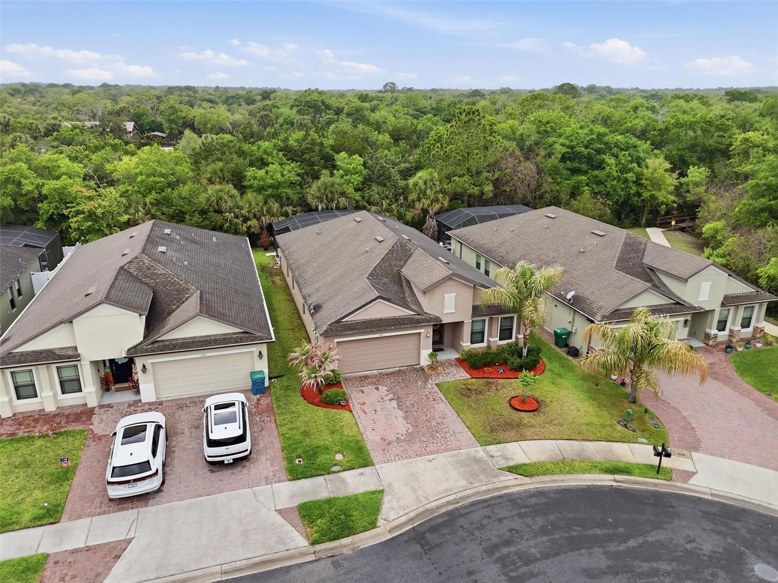 Listing photo id 3 for 5541 Extravagant Court