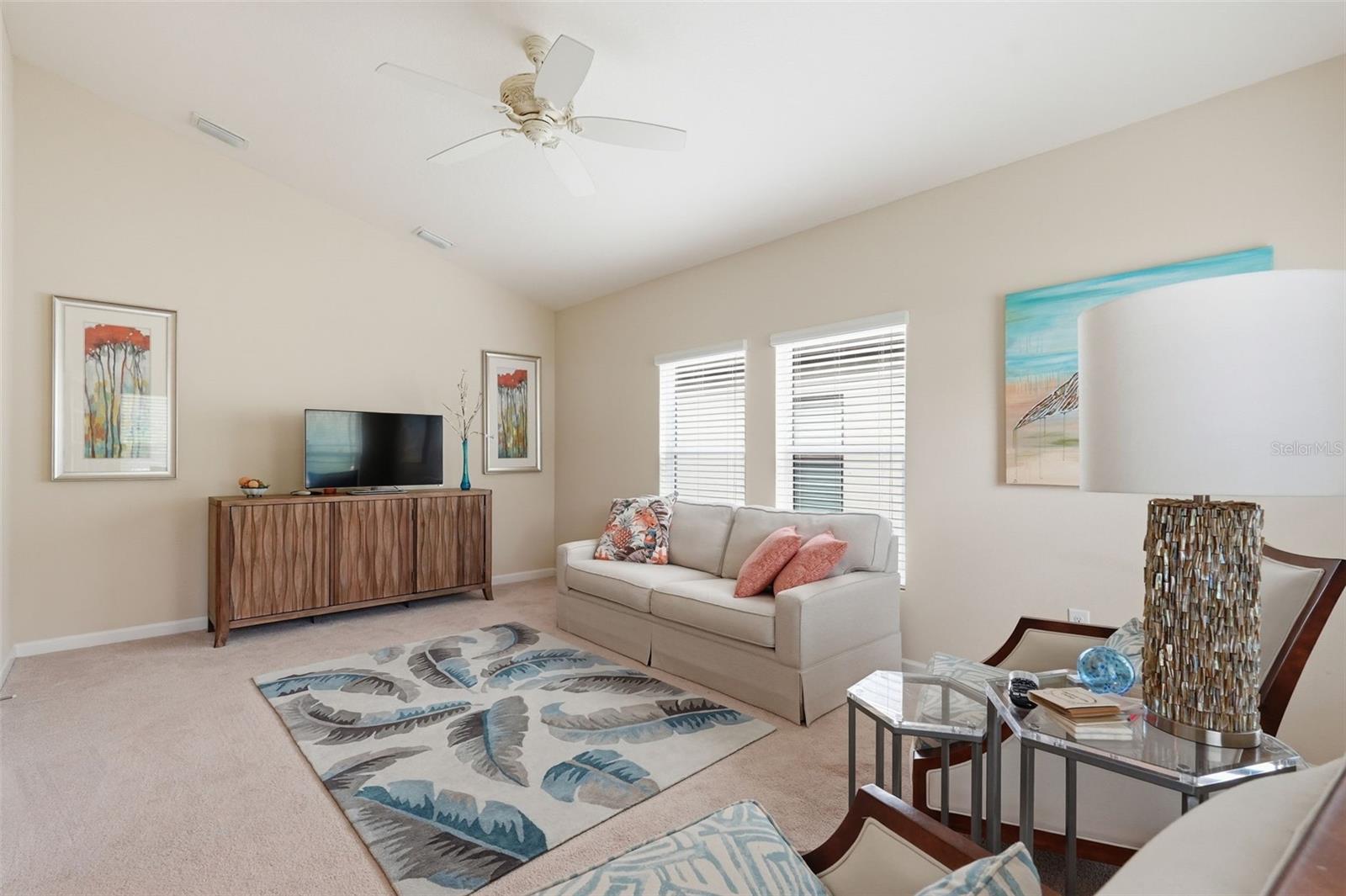 Listing photo id 7 for 5541 Extravagant Court