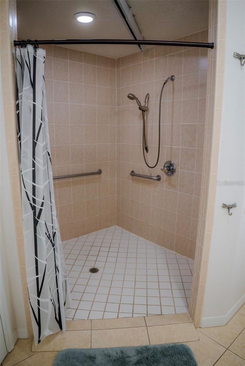 Image 56 of 84 For 416 Vista Loop