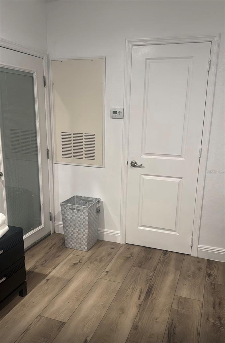 Image 16 of 20 For 2302 Rochelle Avenue 1