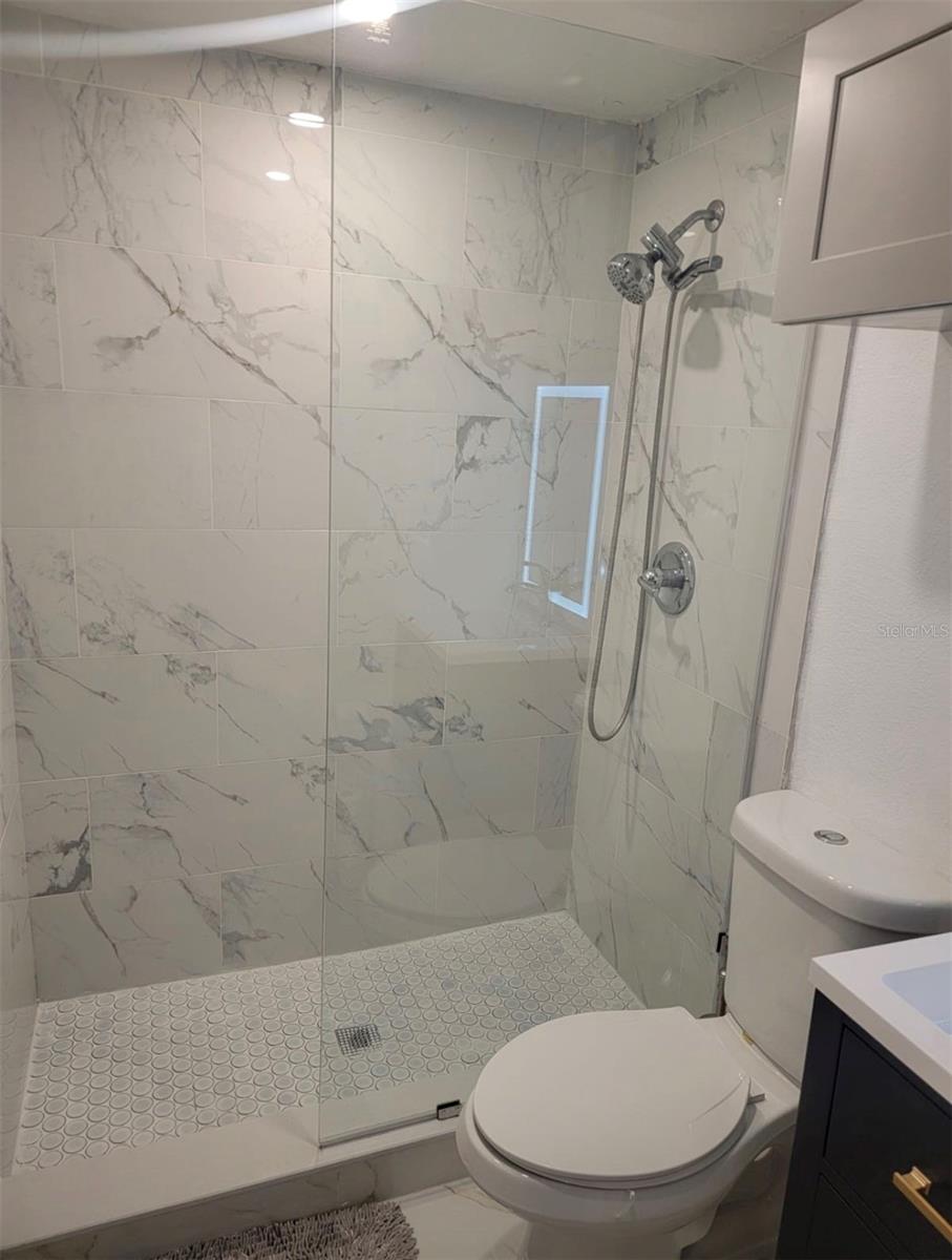 Image 17 of 20 For 2302 Rochelle Avenue 1