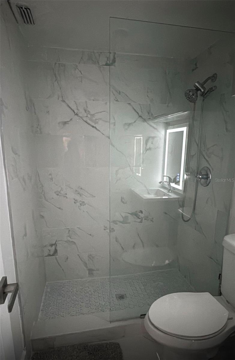 Image 18 of 20 For 2302 Rochelle Avenue 1