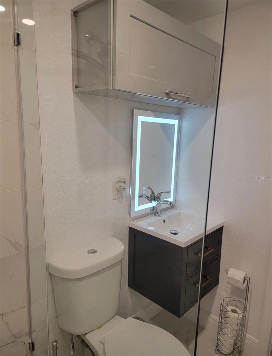 Image 19 of 20 For 2302 Rochelle Avenue 1