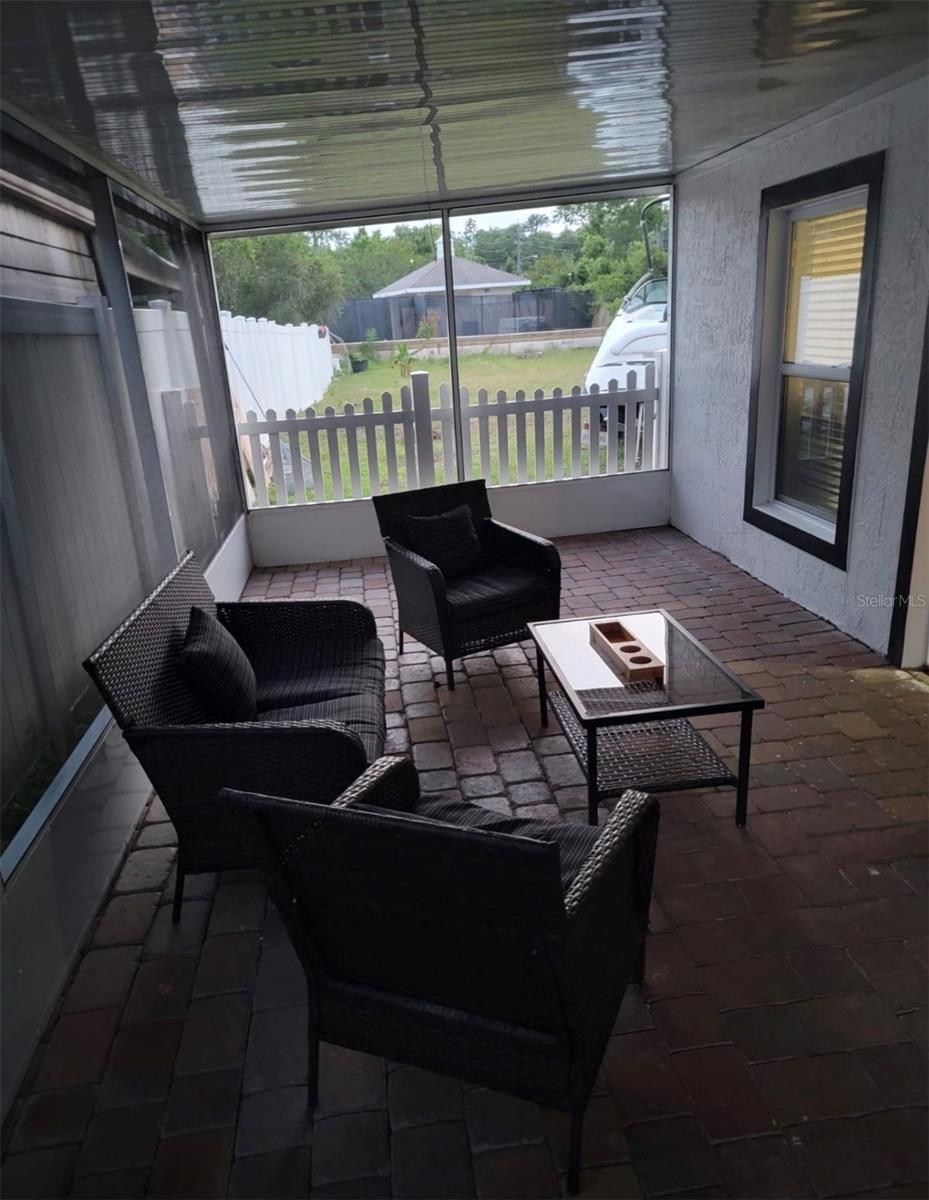 Image 3 of 20 For 2302 Rochelle Avenue 1