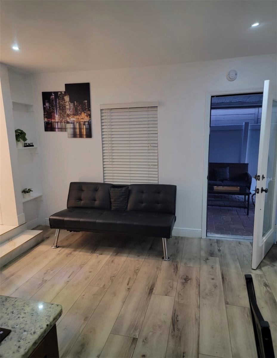 Image 7 of 20 For 2302 Rochelle Avenue 1