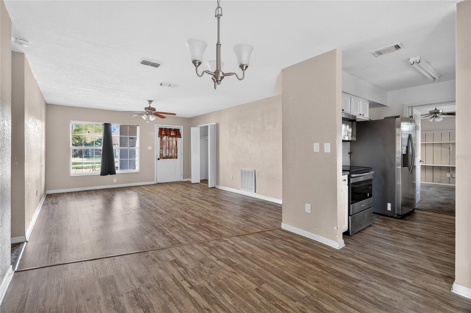 Image 13 of 48 For 2715 Elmhurst Circle