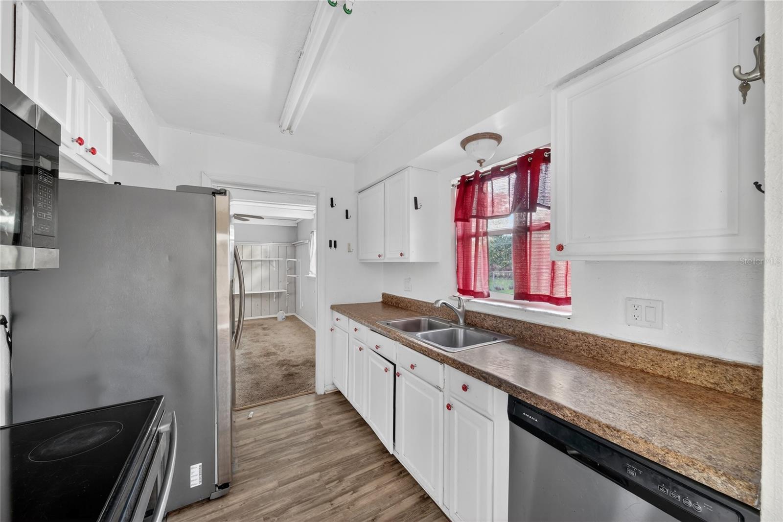 Image 18 of 48 For 2715 Elmhurst Circle