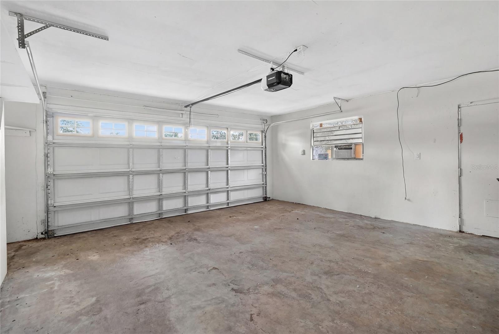 Image 29 of 48 For 2715 Elmhurst Circle