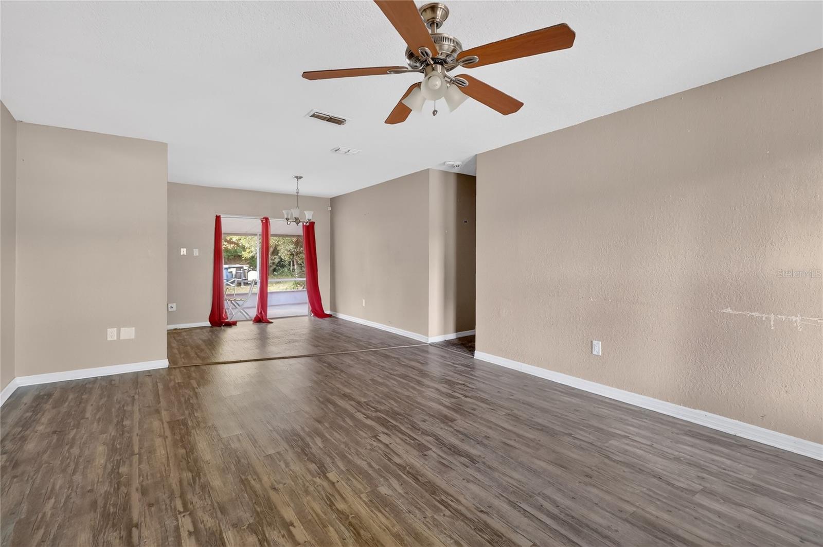 Image 6 of 48 For 2715 Elmhurst Circle