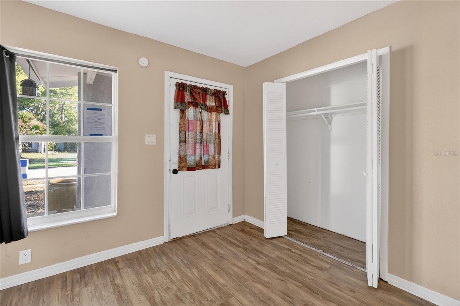 Image 7 of 48 For 2715 Elmhurst Circle